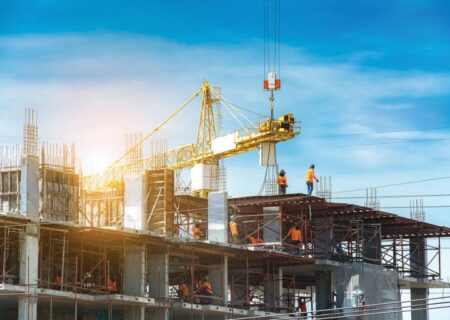 مسئوليت حوادث ناشی از کار در کارگاه با چه کسی است؟